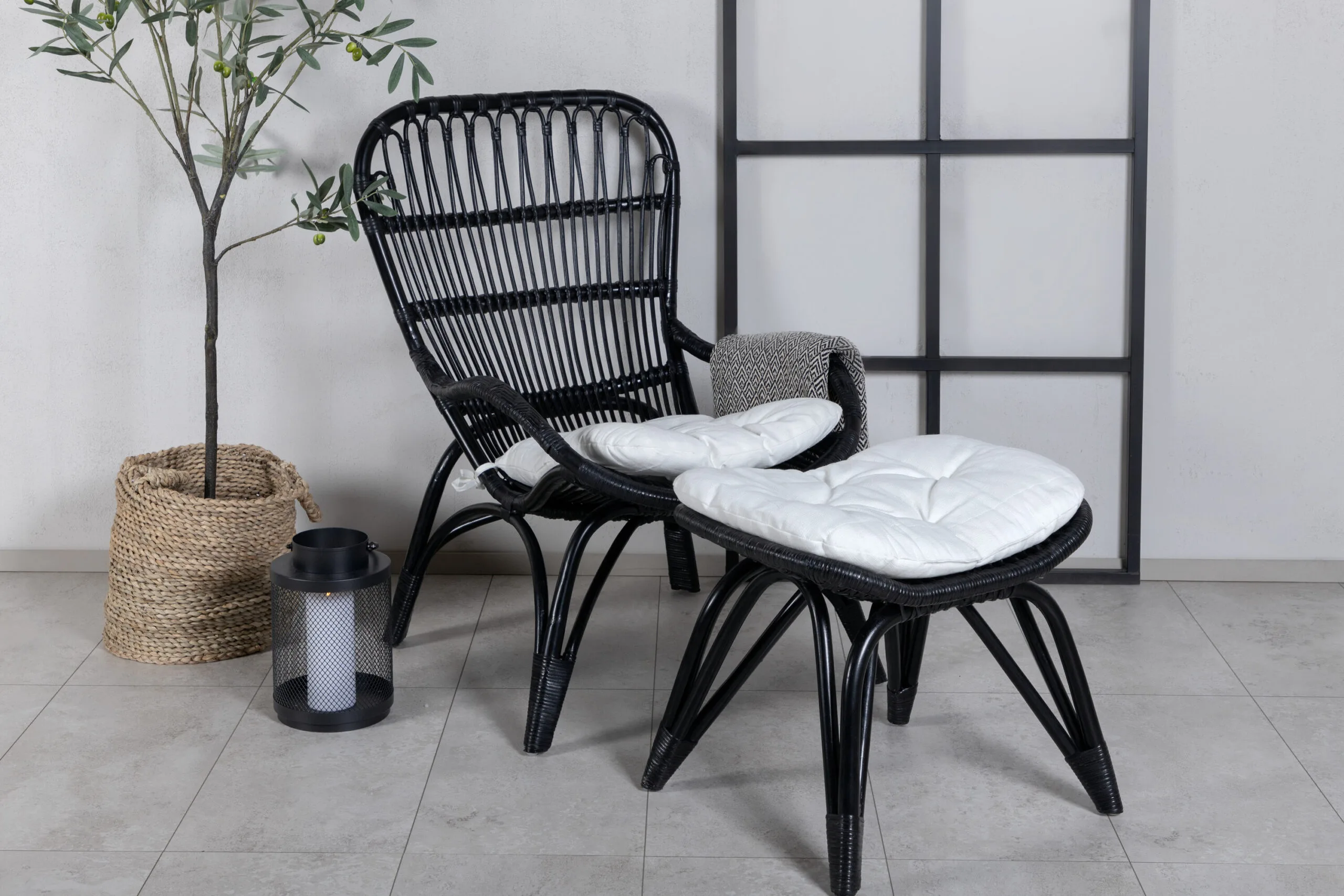 Ella Lounge Chair - Svartrattan / Offwhite Cushion Ersätter 1571-6012