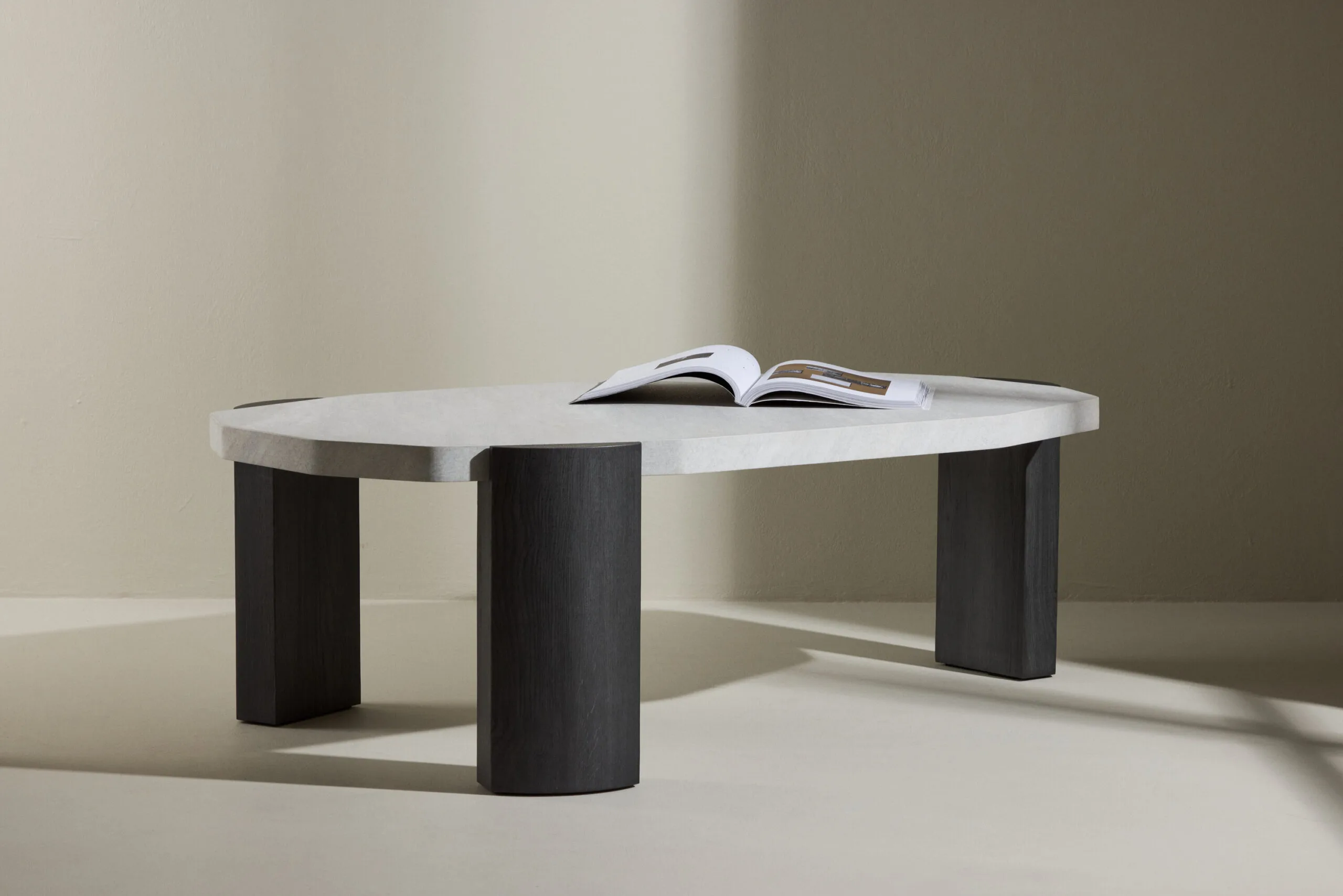 Kres Sofa Table - 125x70,5x40 cm - Svart/ Stonelook