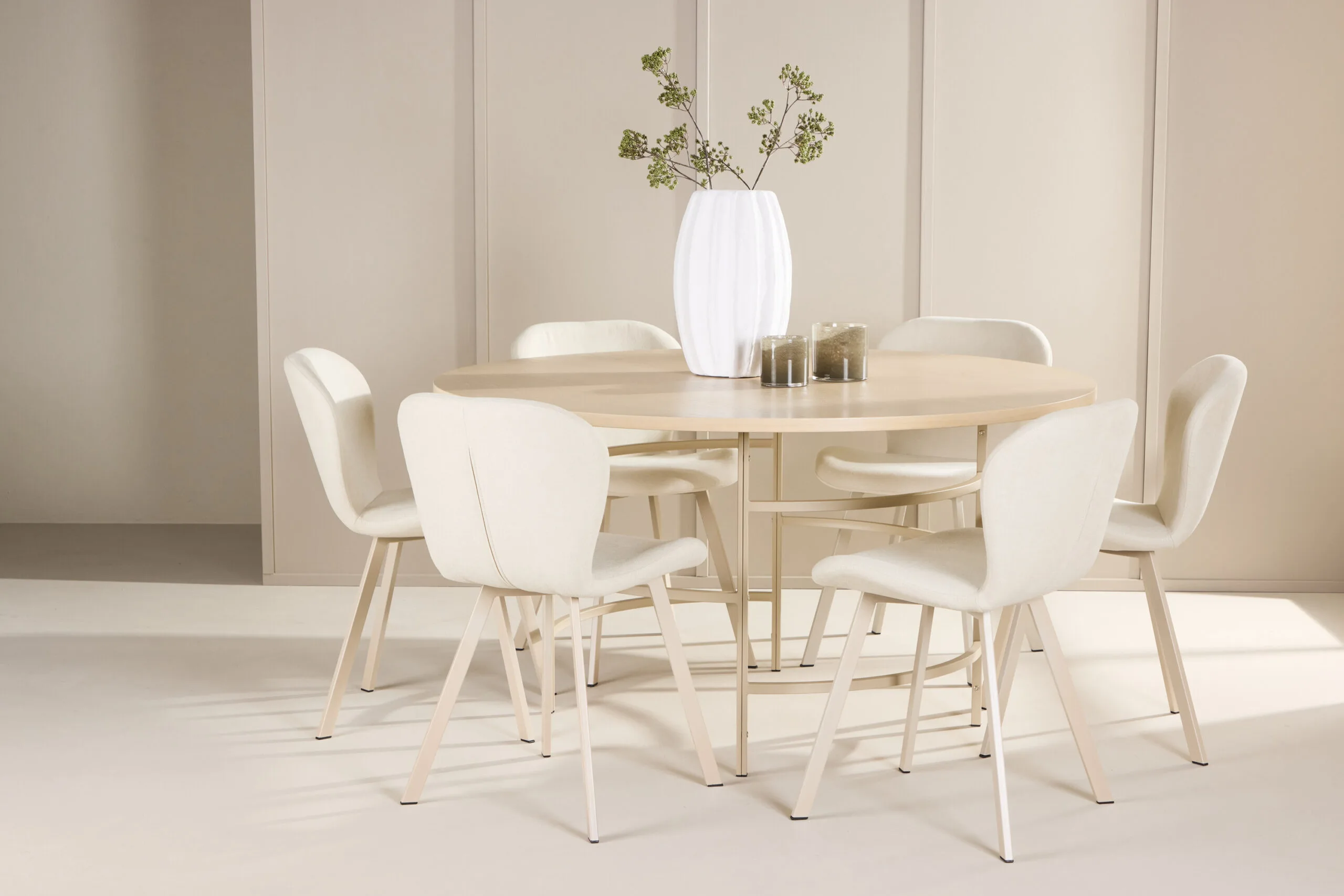 Copenhagen Table - Vitwash/Beige with 6 Lilja Chair - Beige