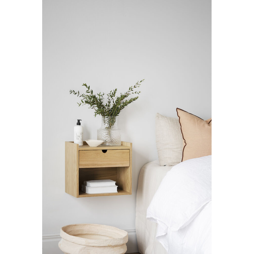 Hillmond väggskåp/sängbord