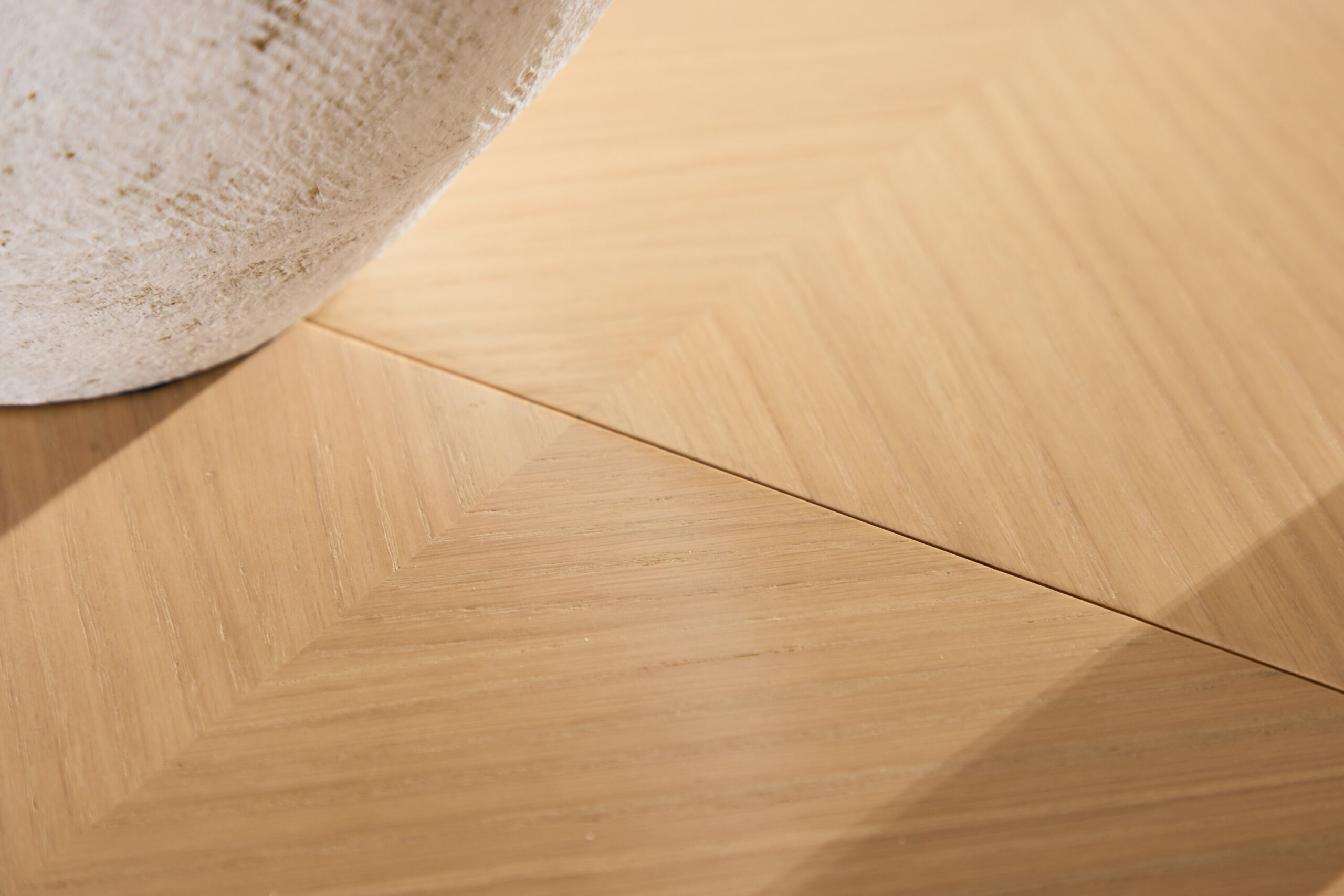 Strada Dining Table 120/170 x120x74 cm - Vitwash / Oak Veneer