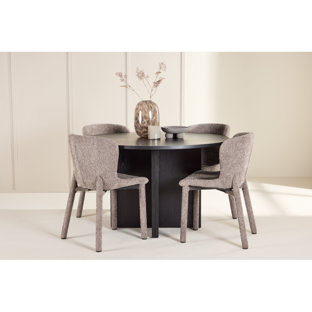 Strada Table - Svartwith 4 Astoria Chair - Brun