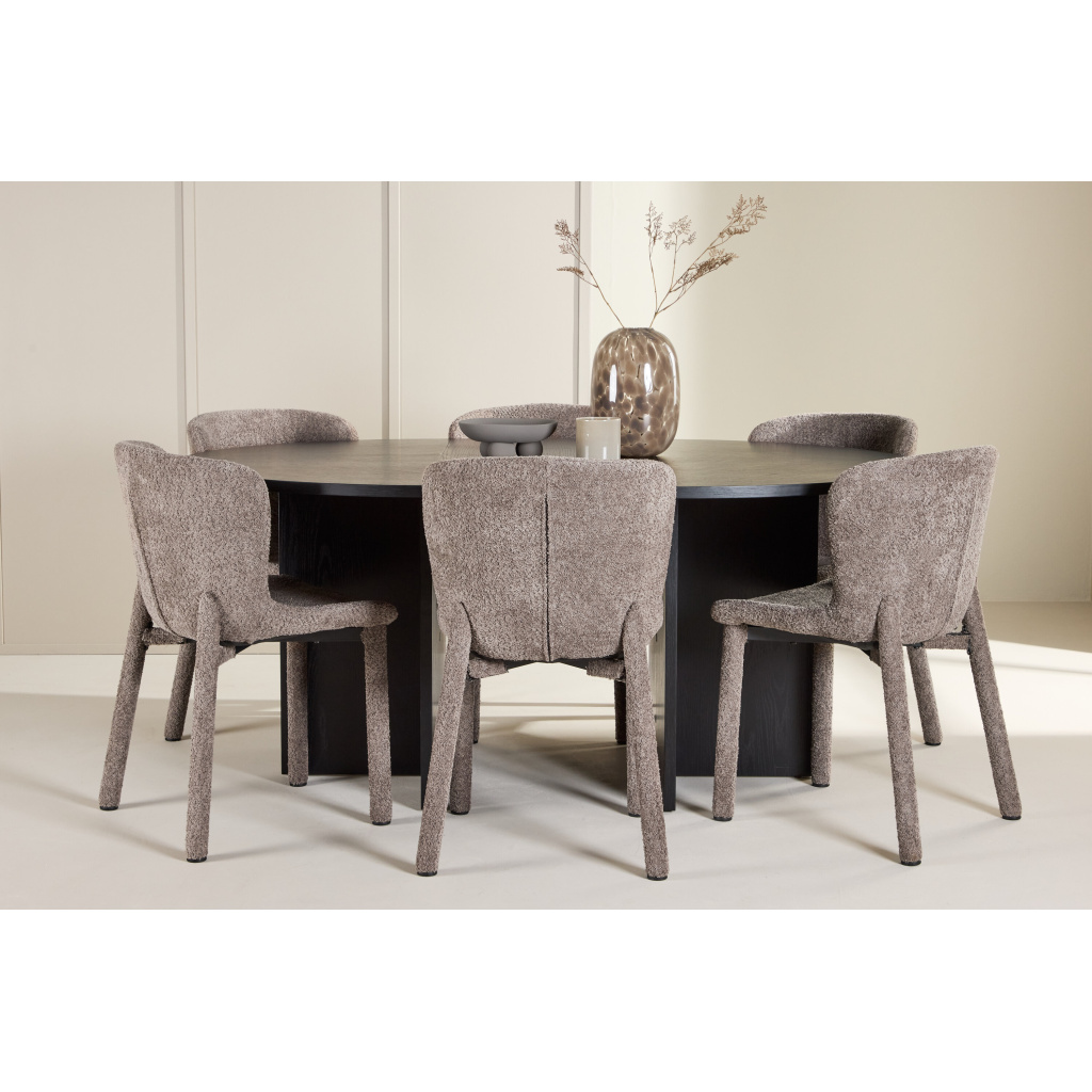 Strada Table - Svartwith 6 Astoria Chair - Brun
