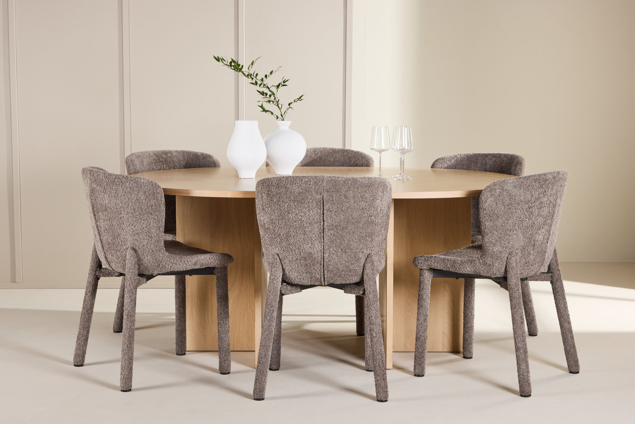 Strada Table - Vitwash with 6 Astoria Chair - Brun