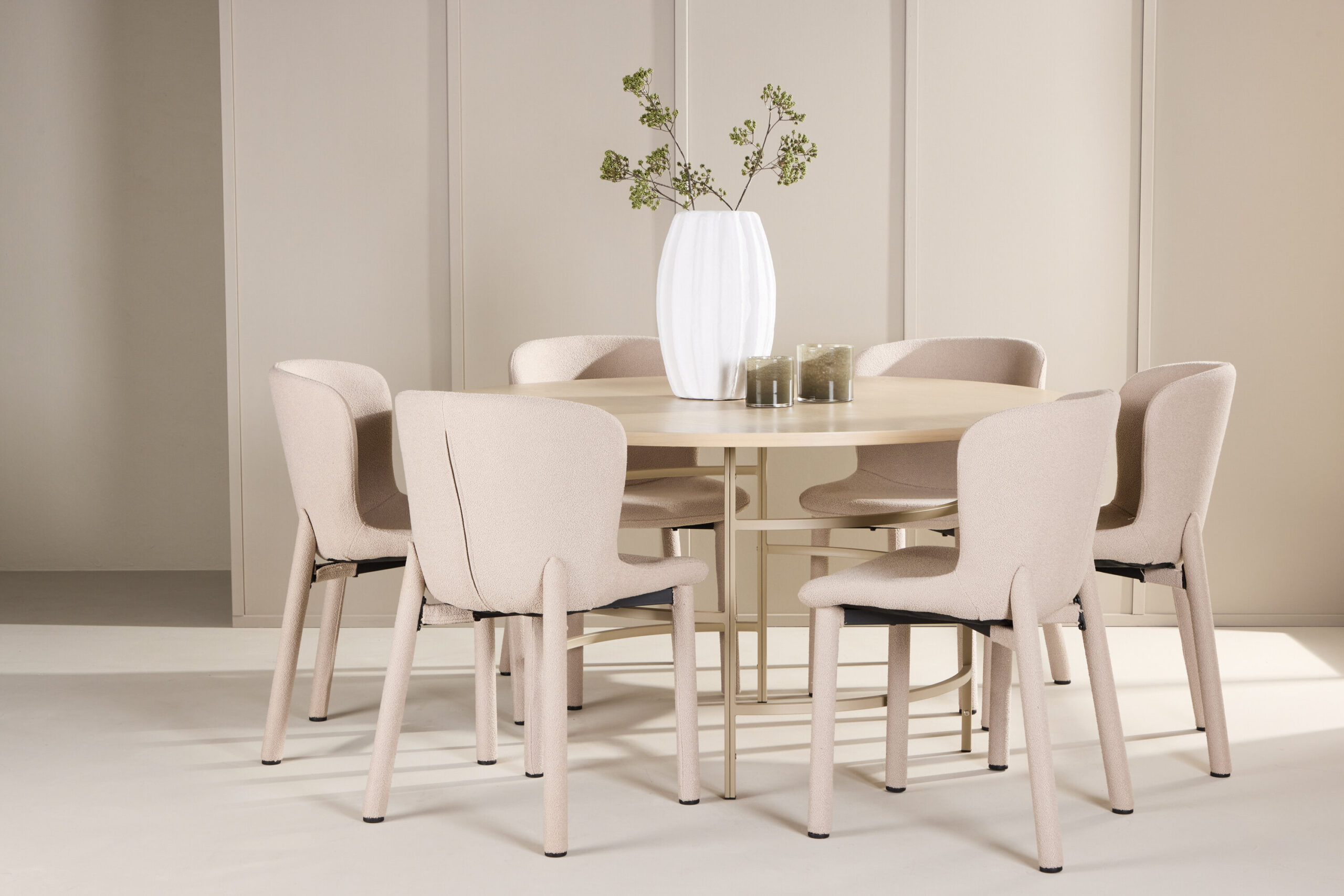 Copenhagen Table - Vitwash/Beige with 6 Astoria Chair - Beige