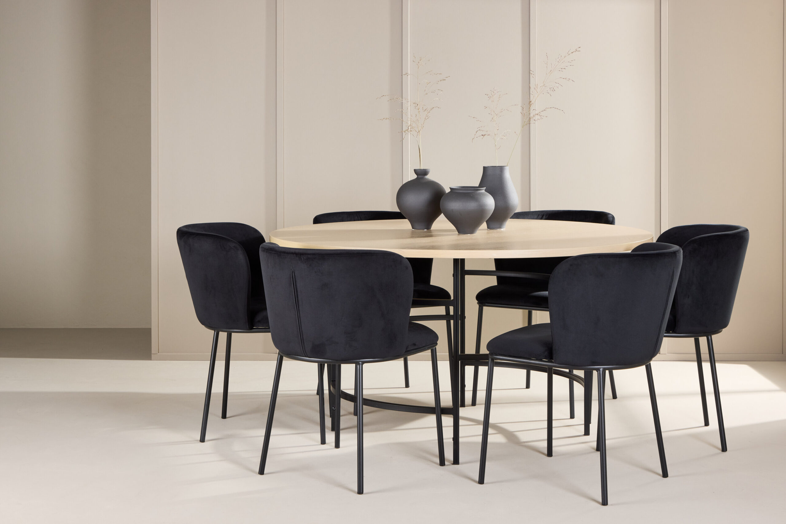 Copenhagen Table - Vitwash/Svartwith 6 Edina Chair - Svart