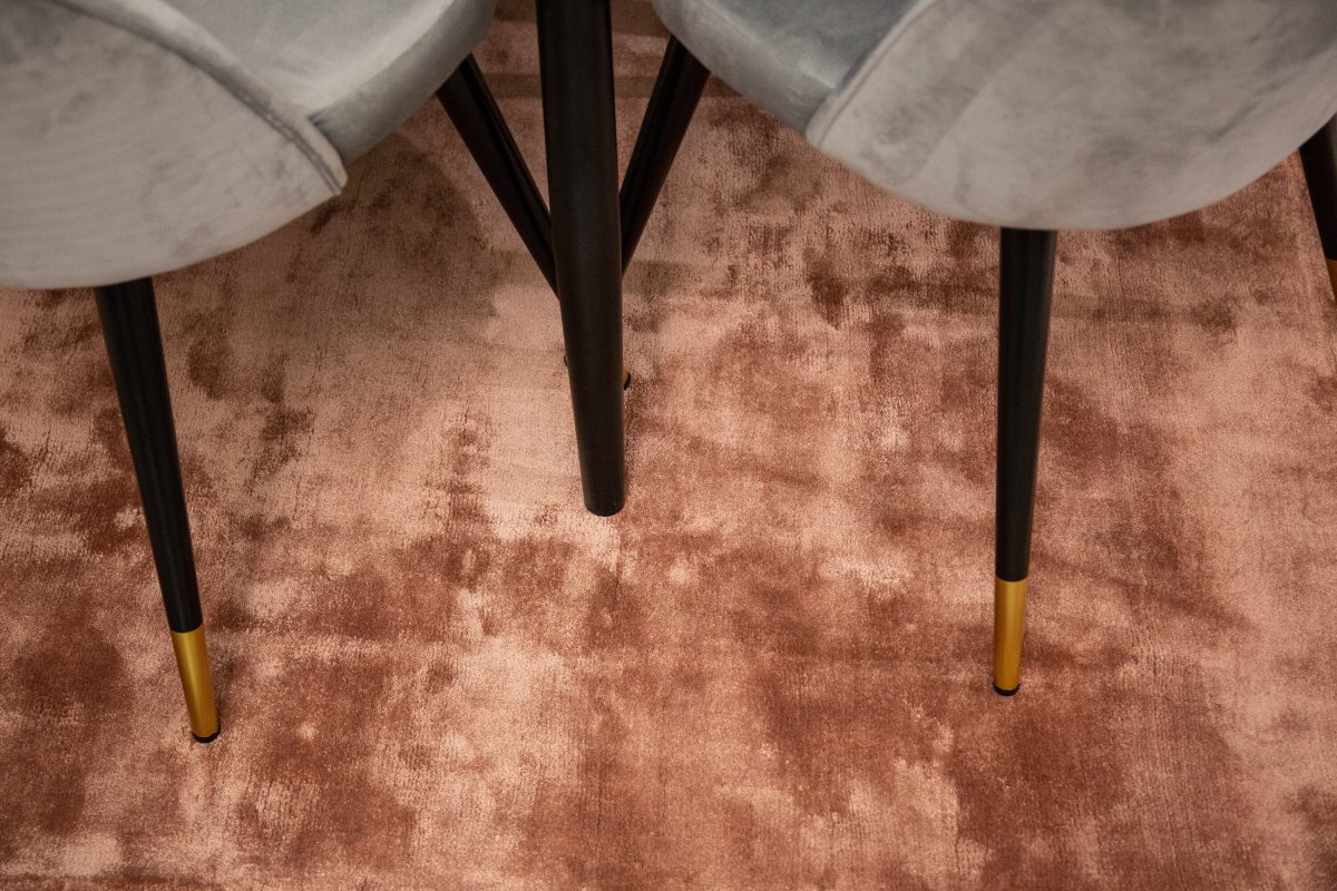 Plaza & Velvet Matbord ⌀100 ø100 + Matstolar Grå - Bild 7