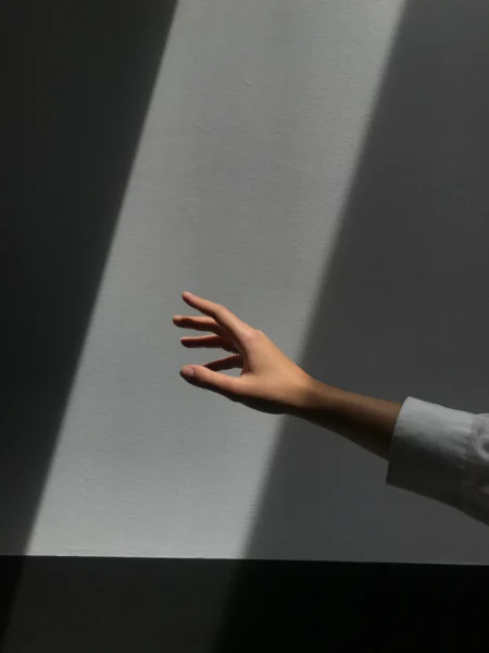 Reaching Hand Posters Grå