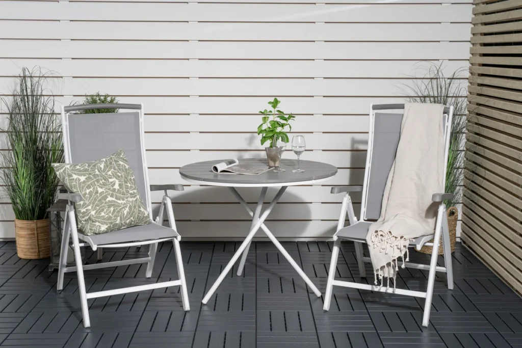 Albany & Parma Positionsstolar White + Cafebord ⌀90 Grå