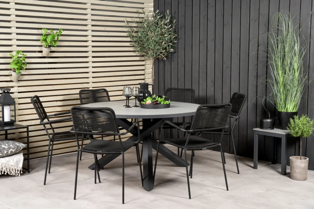 Parma & Lindos Matbord ⌀140 + Matstolar Svart