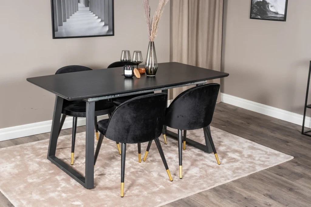 Velvet & Inca Matstolar Black + Rektangulära Matbord 160 x 85 Black