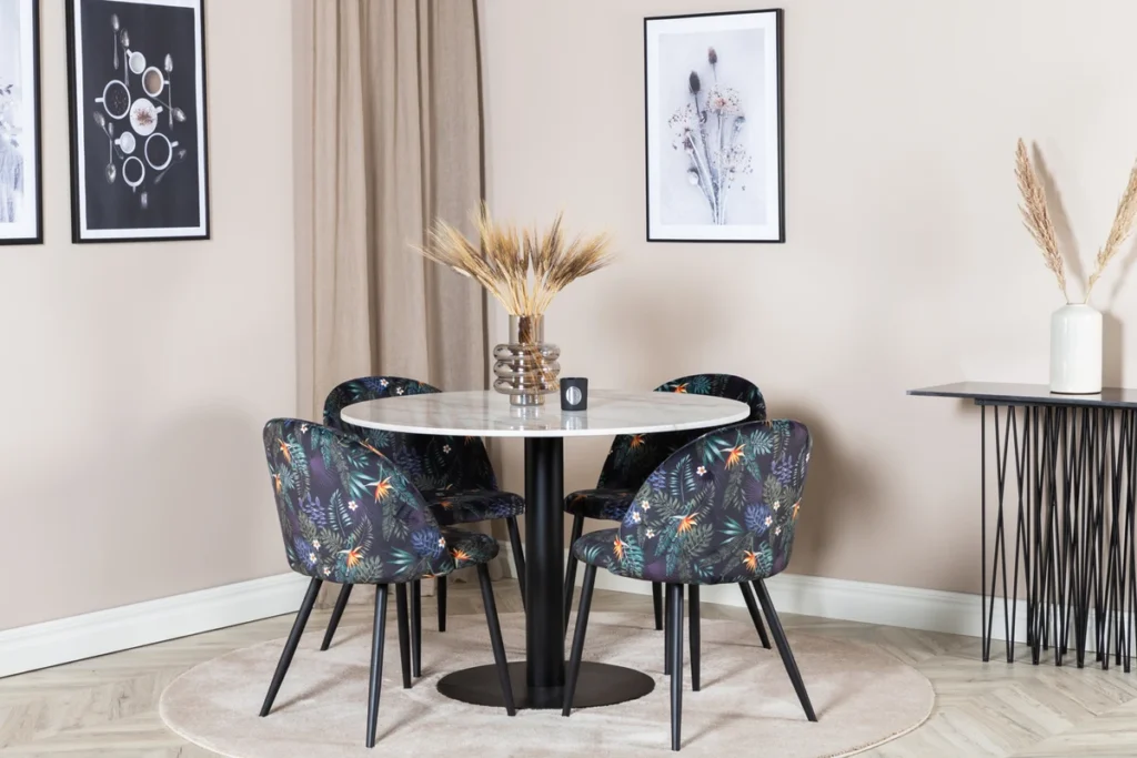 Velvet & Estelle Matstolar Svart + Matbord ⌀106