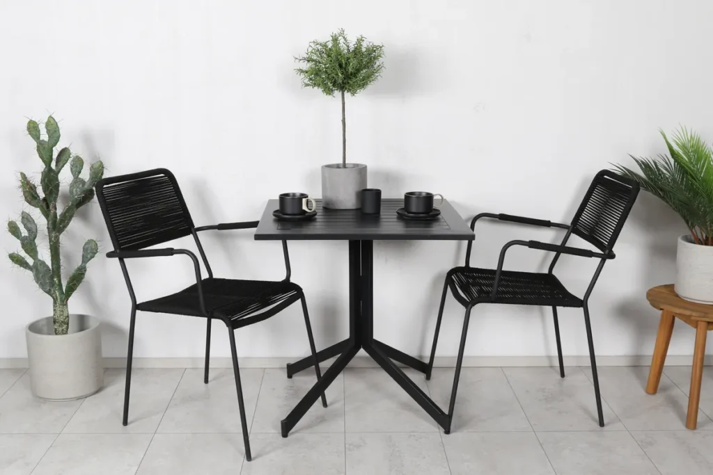 Way & Lindos Cafébord 70x70 + Matstolar Svart