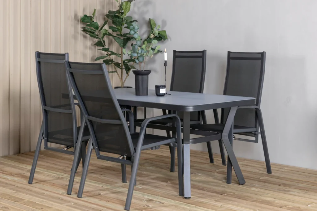 Virya & Copacabana Matbord 160 x 91 + Reclinerstolar Svart
