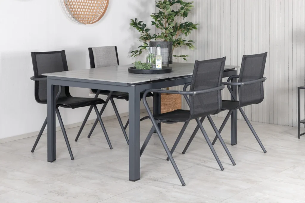 Alina & Levels Matstolar Svart + Matbord 160x100x75