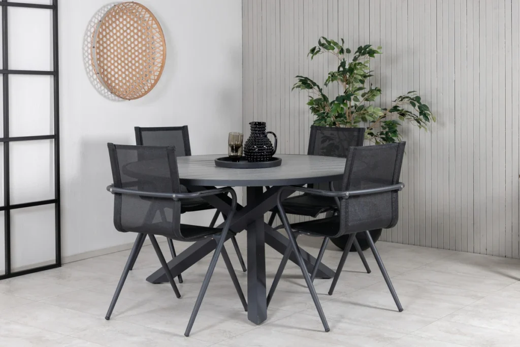Alina & Parma Matstolar Svart + Matbord ⌀140
