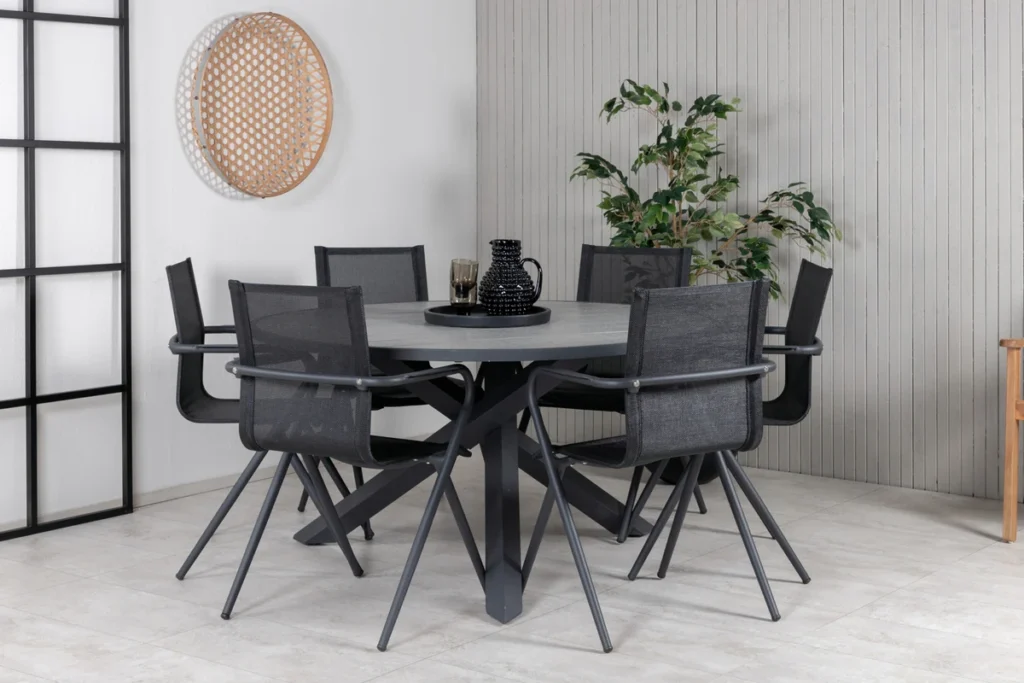 Alina & Parma Matstolar Svart + Matbord ⌀140