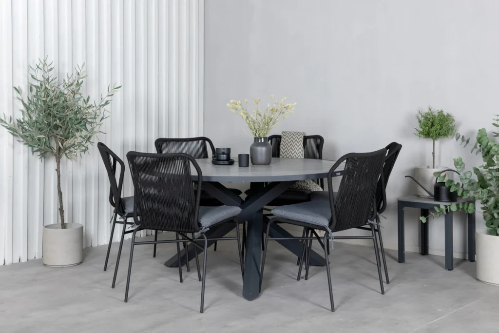 Julian & Parma Matstolar Svart + Matbord ⌀140