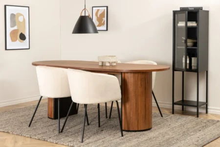 Berit & Bianca Matstolar Beige + Ovala Matbord 200 x 90 Walnut