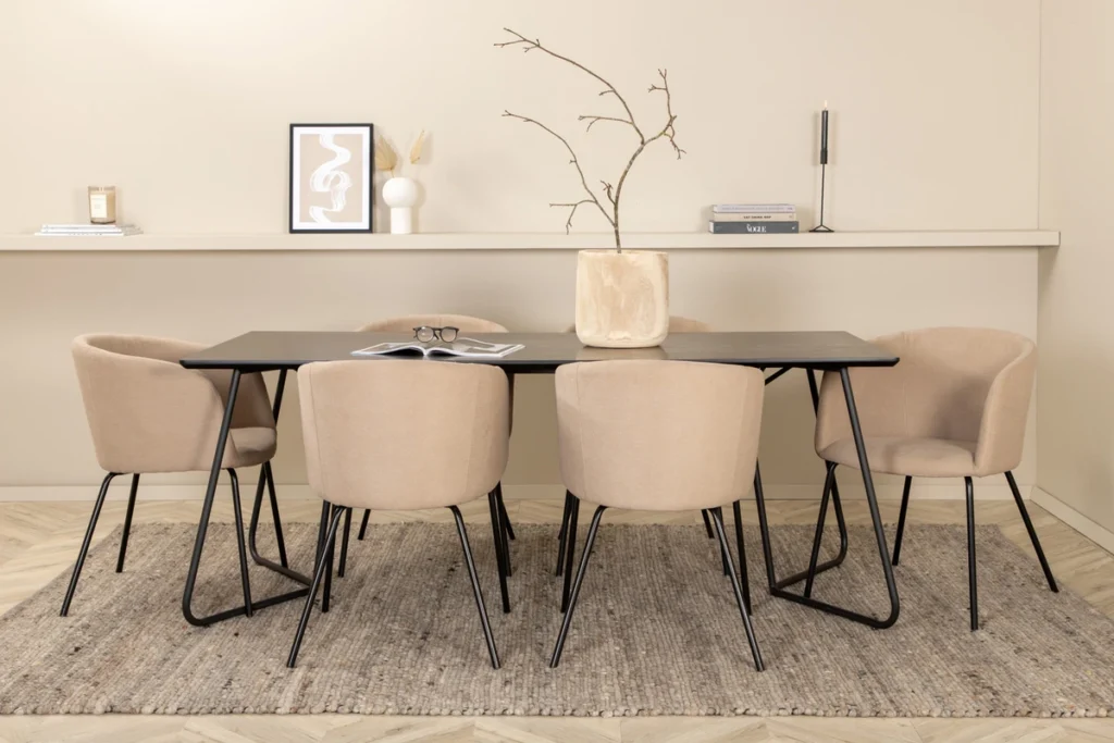 Berit & Petra Matstolar Beige + Rektangulära Matbord 190 x 90 Black