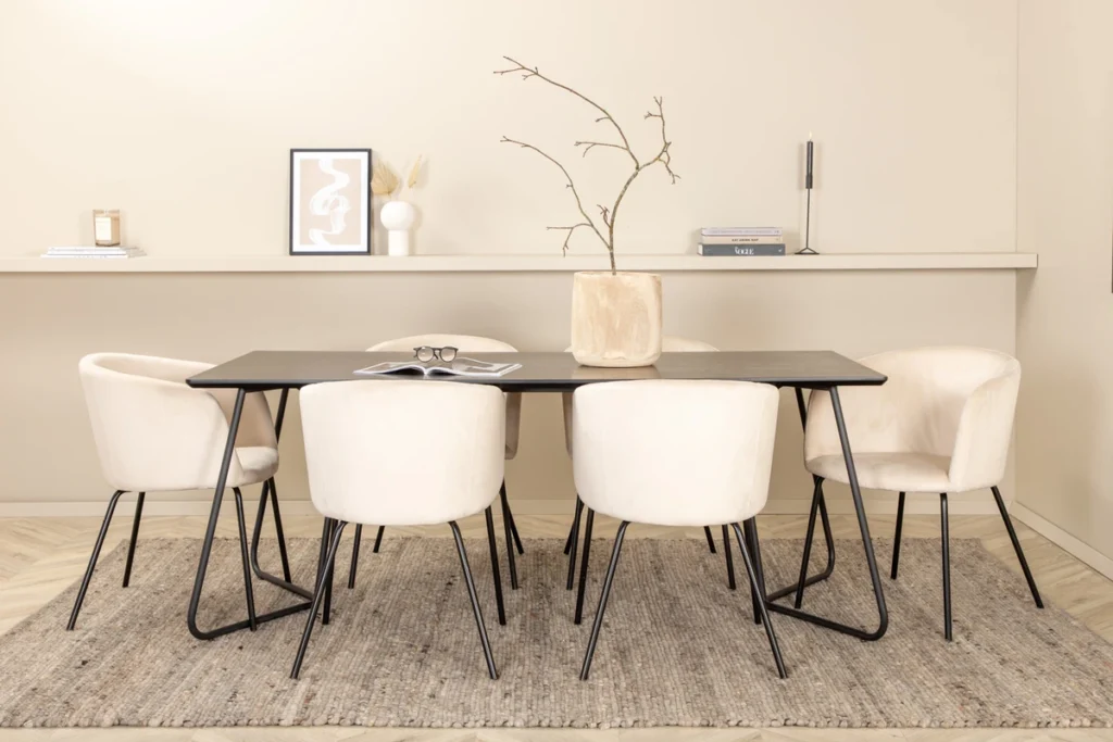 Berit & Petra Matstolar Beige + Rektangulära Matbord 190 x 90 Black