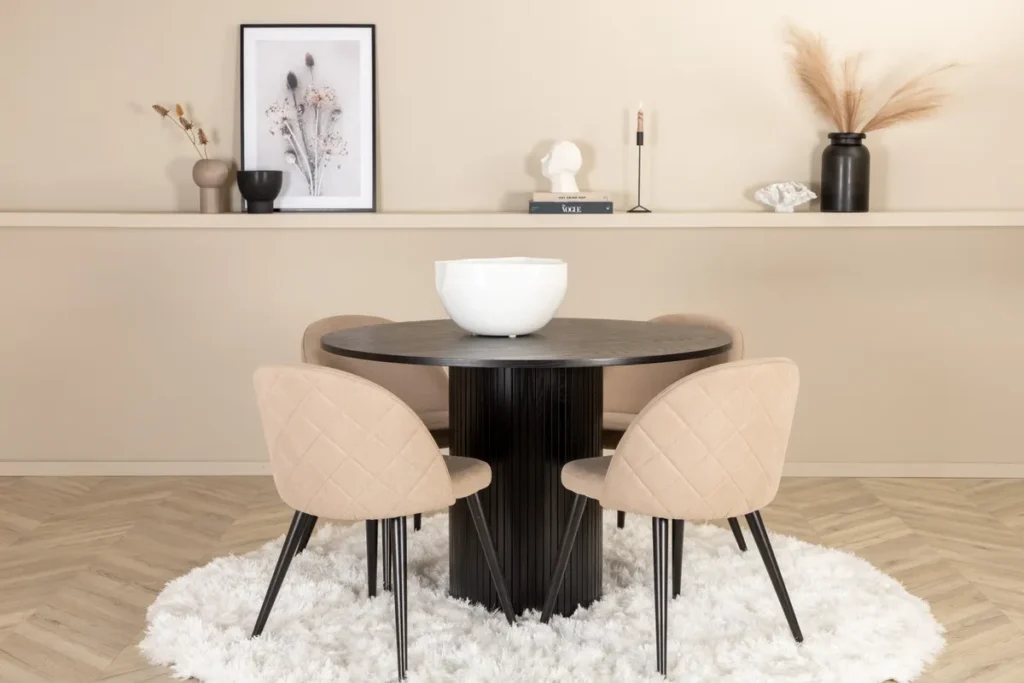 Bianca & Velvet Runda Matbord ⌀110 Black + Matstolar Beige