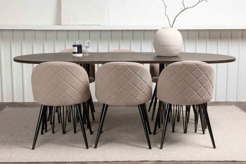 Velvet & Stone Matstolar Beige + Ovala Matbord 220 x 100 Mocca