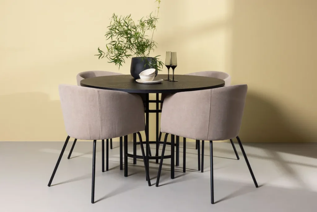Berit & Copenhagen Matstolar Beige + Runda Matbord ⌀115 Black