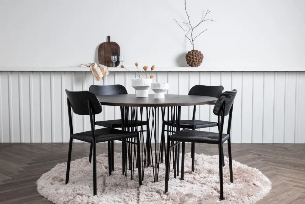 Polly & Stone Matstolar Svart + Runda Matbord ø120 Mocka