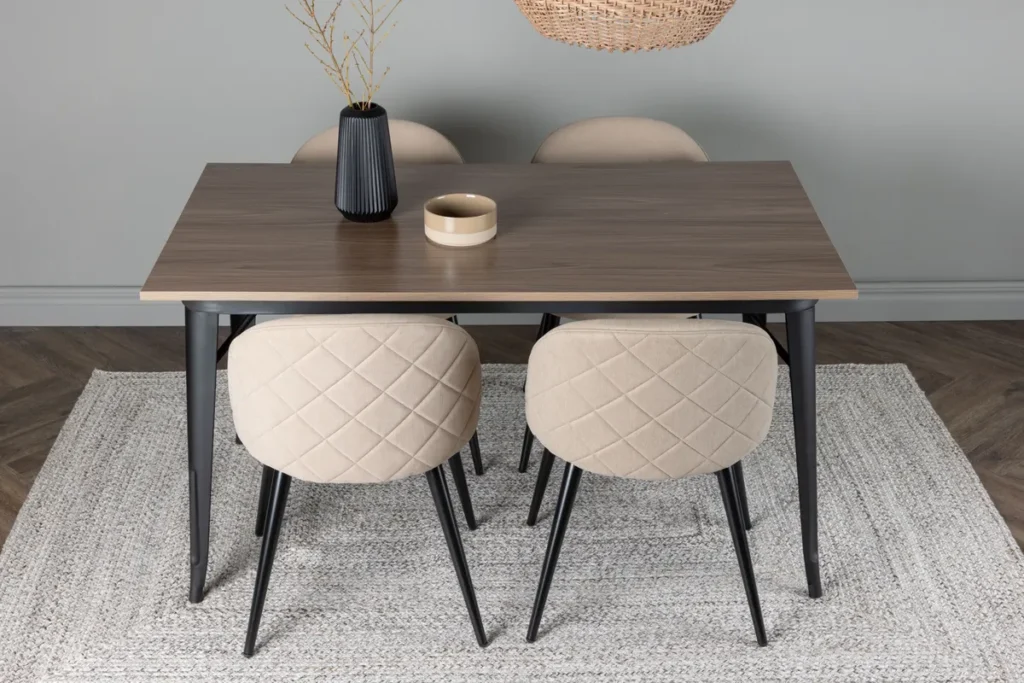 Velvet & Tempe Matstolar Beige + Rektangulära Matbord 140 x 80 Walnut