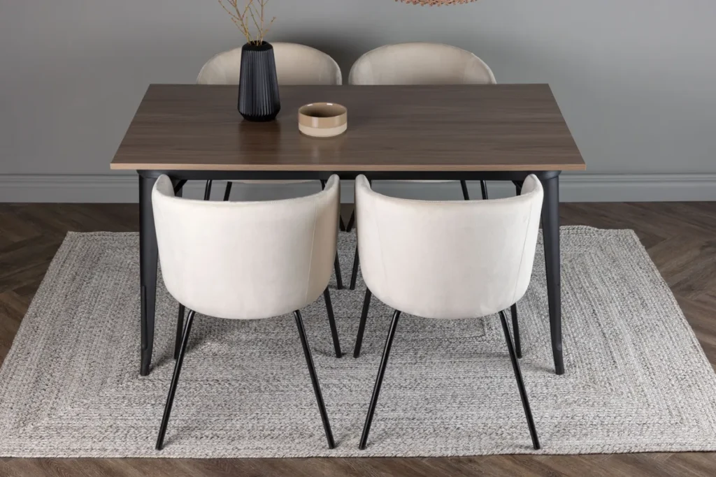 Berit & Tempe Matstolar Beige + Rektangulära Matbord 140 x 80 Walnut