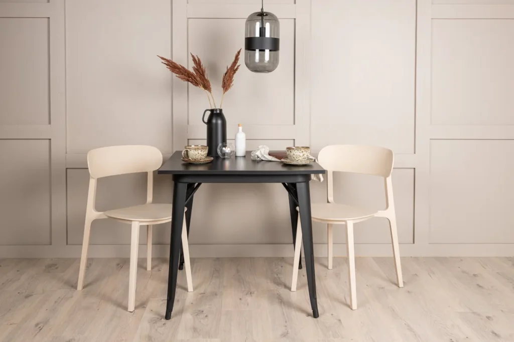 Tempe & Åstol Rektangulära Matbord 80 x 80 Black + Matstolar Beige
