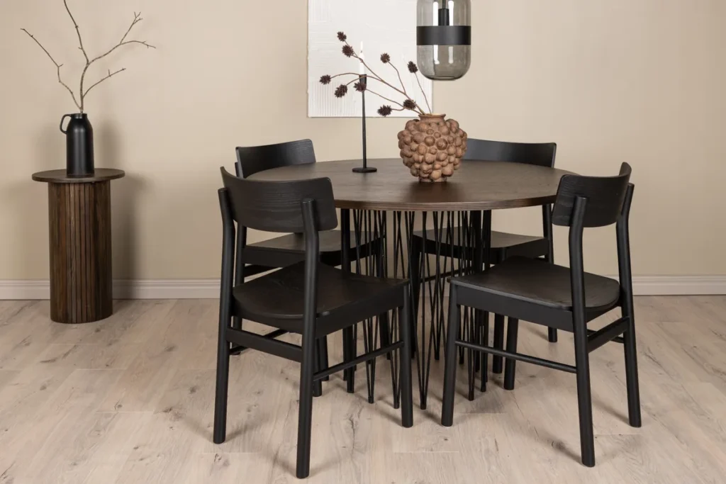Montros & Stone Matstolar Black + Runda Matbord ⌀120 Mocca