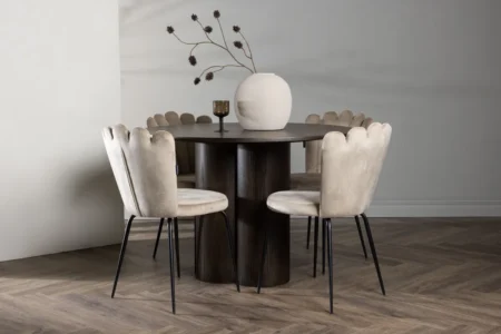 Limhamn & Olivia Matstolar Beige + Runda Matbord ⌀110 Mocca