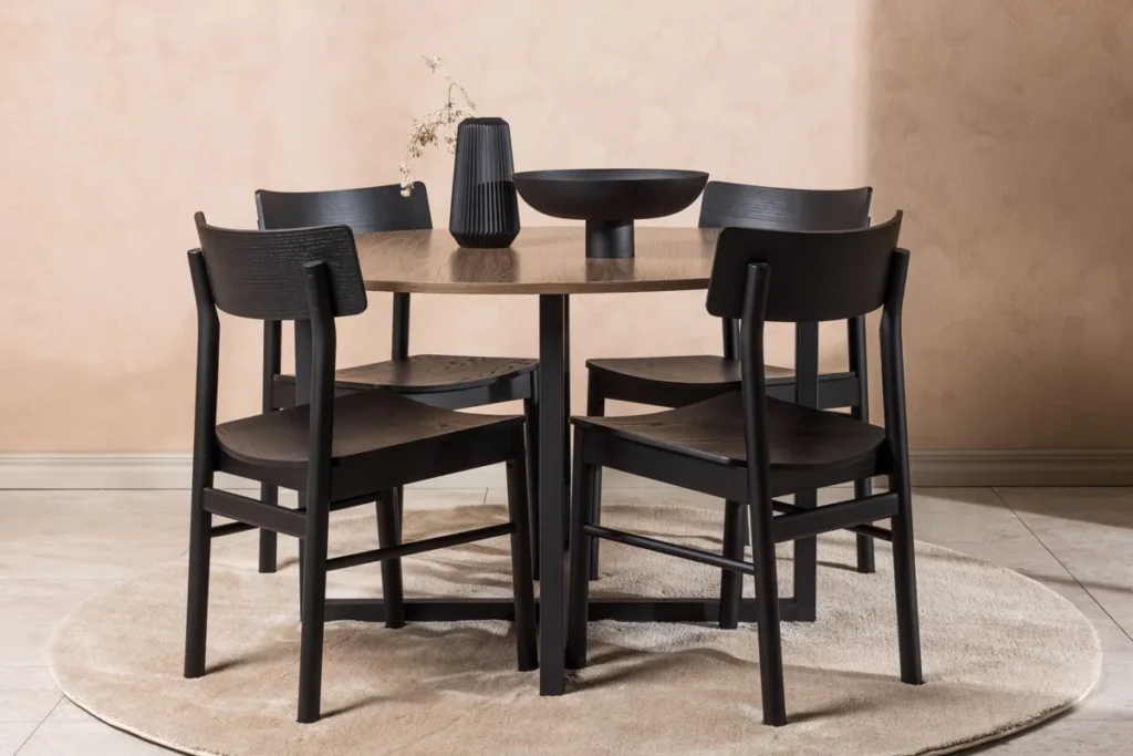 Durango & Montros Runda Matbord ⌀120 Walnut + Matstolar Black