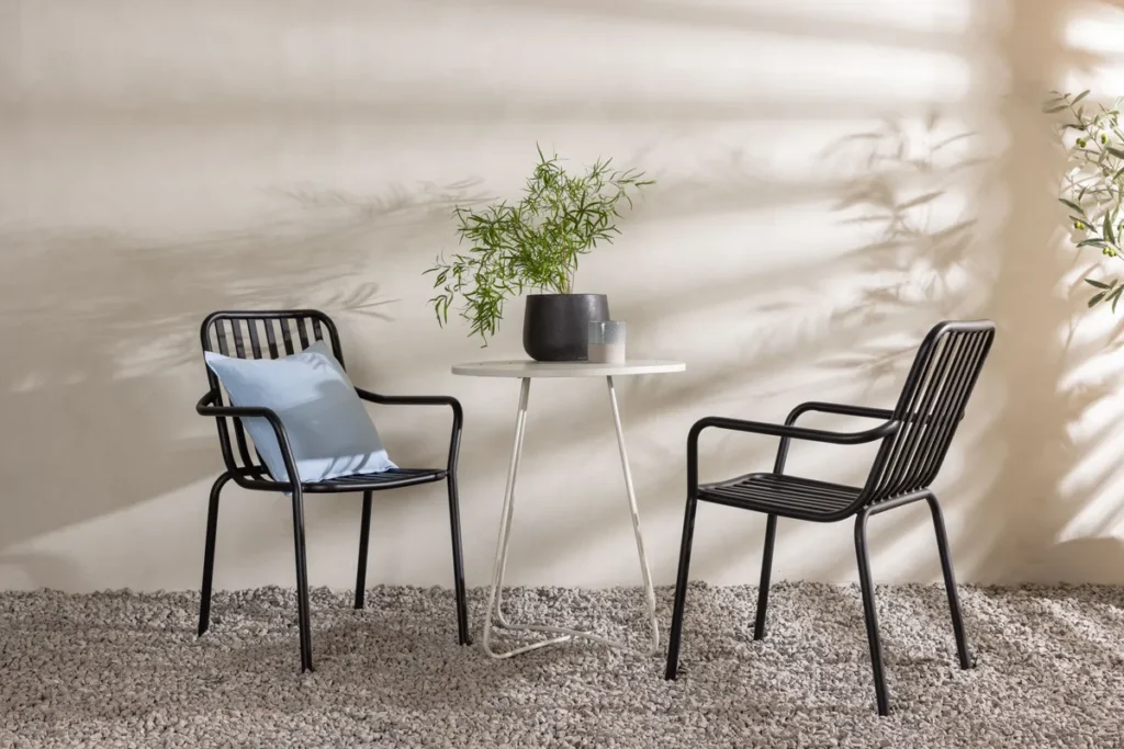 Peking & Bacong Matstolar Svart + Cafebord Ø60 Beige