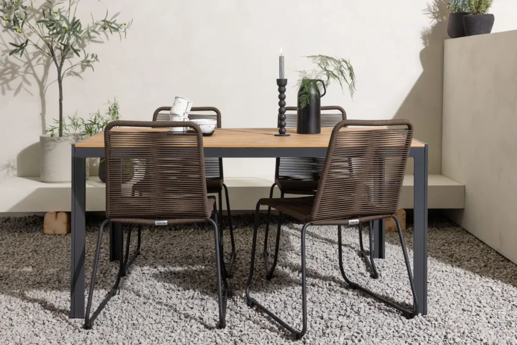 Break & Lindos Rektangulära Matbord 150x90 Svart + Matstolar Brun