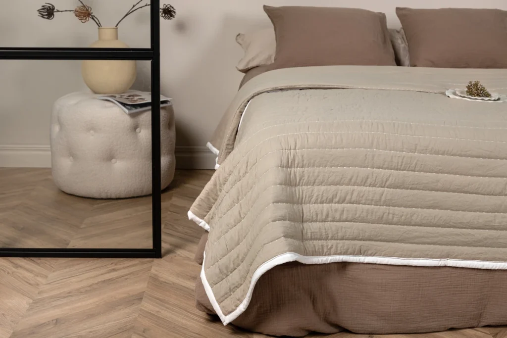 Juni Överkast 150 x 250 Beige