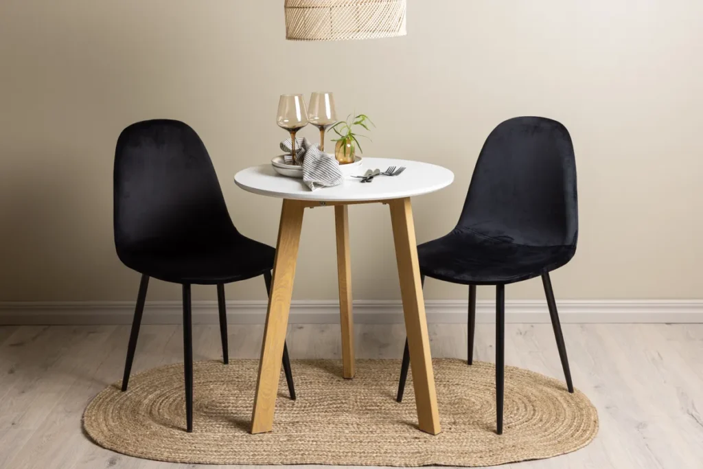 Polar & Leonora Matstolar Black + Runda Matbord ⌀65 White