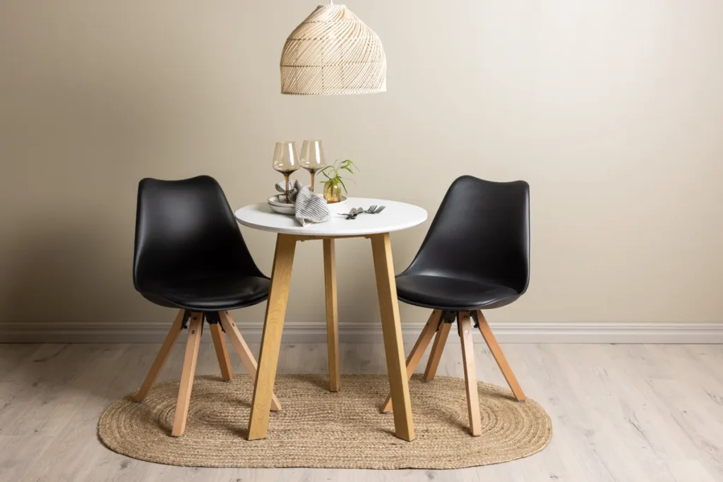 Zeno & Leonora Matstolar Svart + Runda Matbord ⌀65 Vit