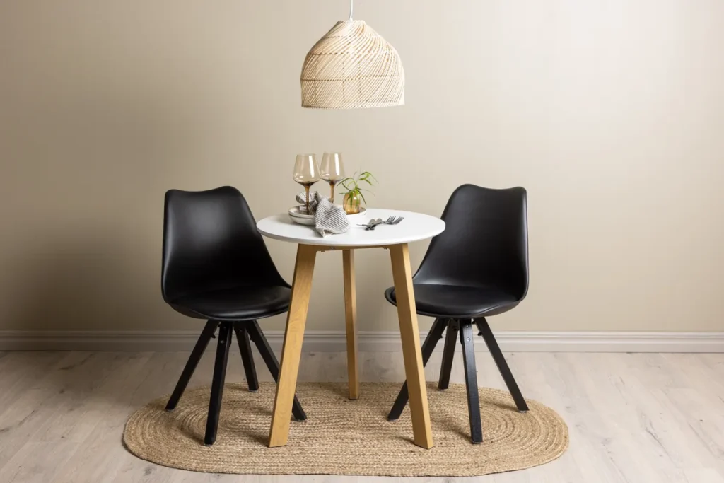 Zeno & Leonora Matstolar Svart + Runda Matbord ⌀65 Vit