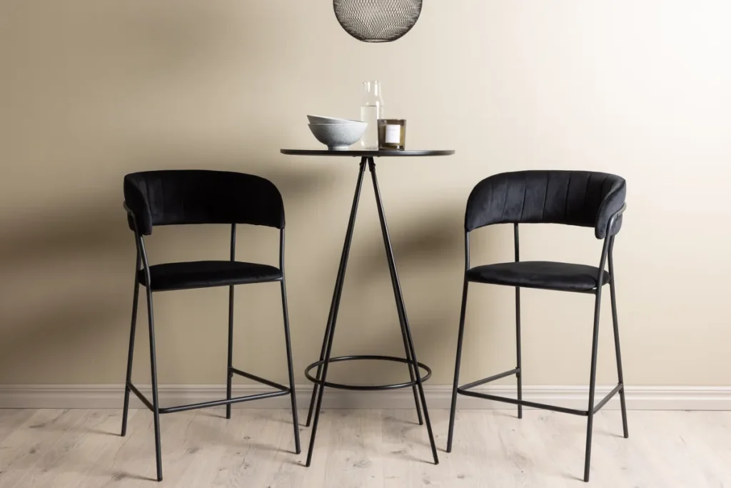 Lui & Bistro Barstolar Black + Barbord ⌀60 Black