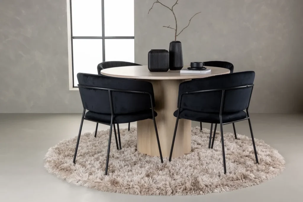 Olivia & Selma Runda Matbord ⌀110 Whitewash + Matstolar Black