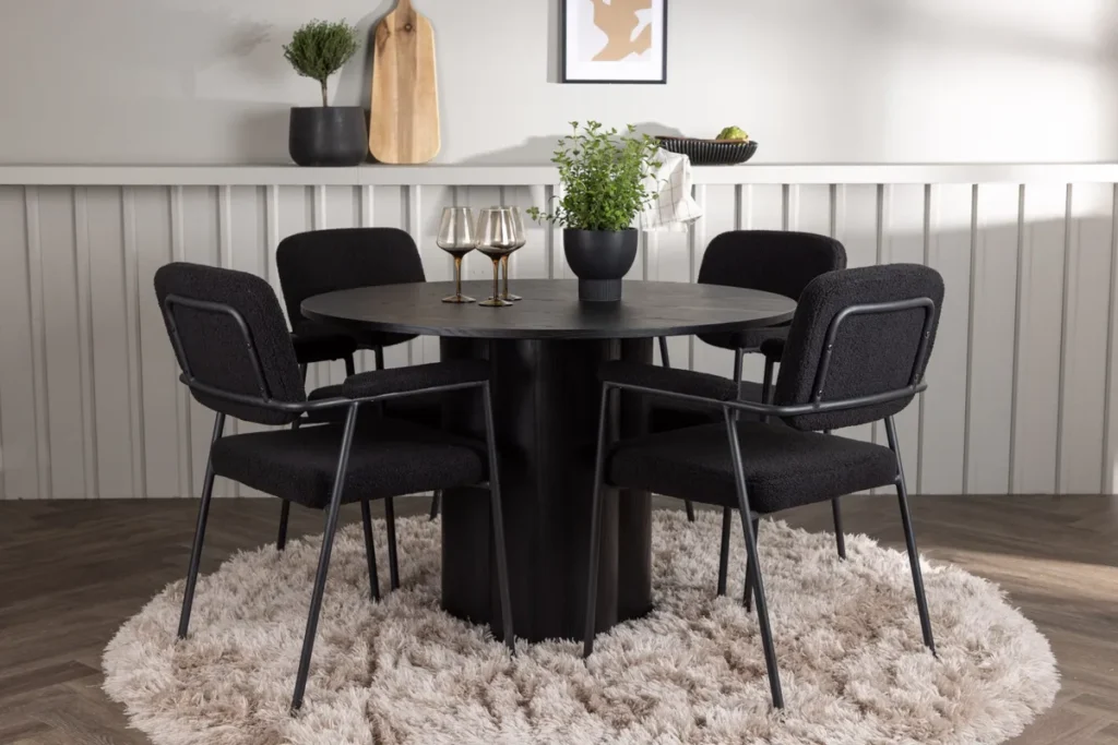 Olivia & Yesterday Runda Matbord ⌀110 Black + Matstolar Black