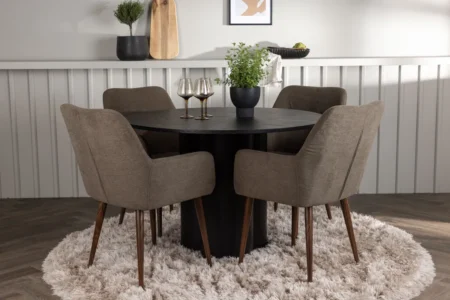 Olivia & Tomorrow Runda Matbord ⌀110 Black + Matstolar Brown