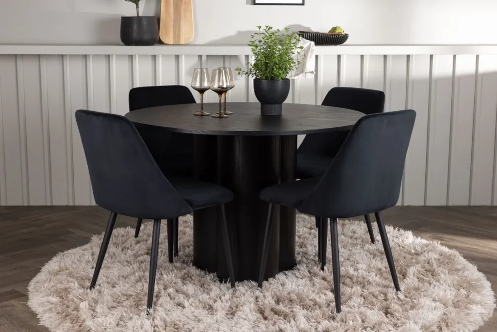 Olivia & Night Runda Matbord ⌀110 Black + Matstolar Black