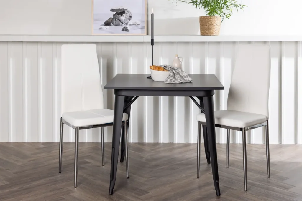 Tempe & Pastill Rektangulära Matbord 80 x 80 Black + Matstolar White