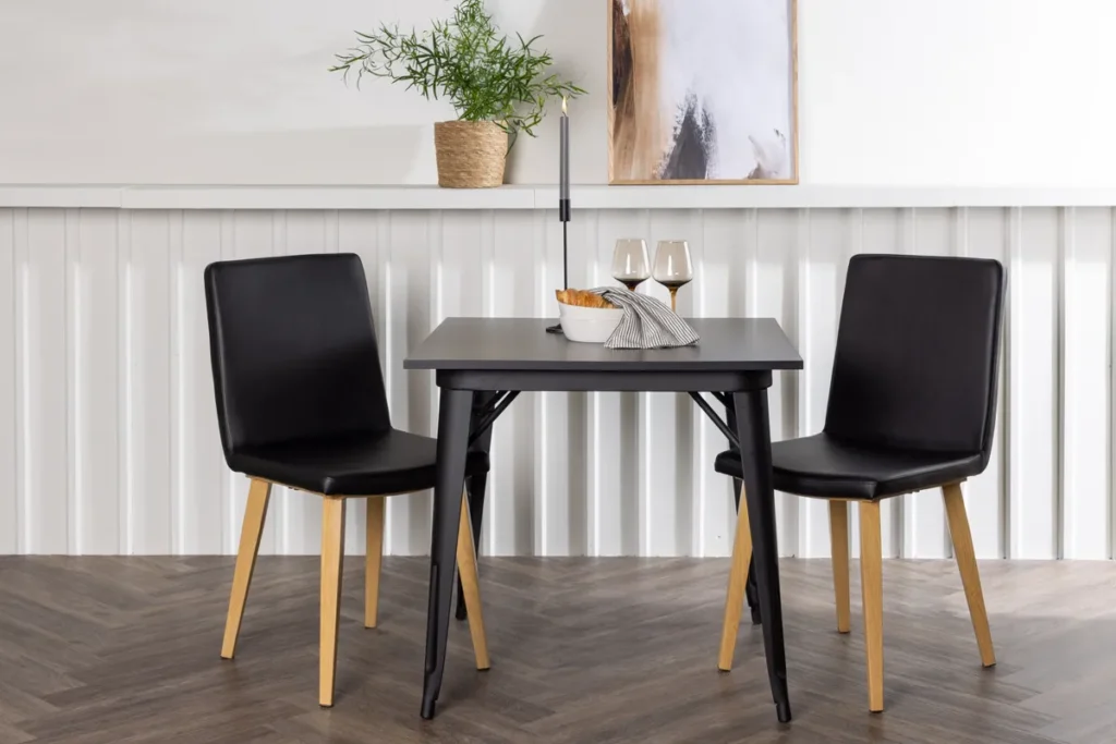 Tempe & Today Rektangulära Matbord 80 x 80 Svart + Matstolar Svart
