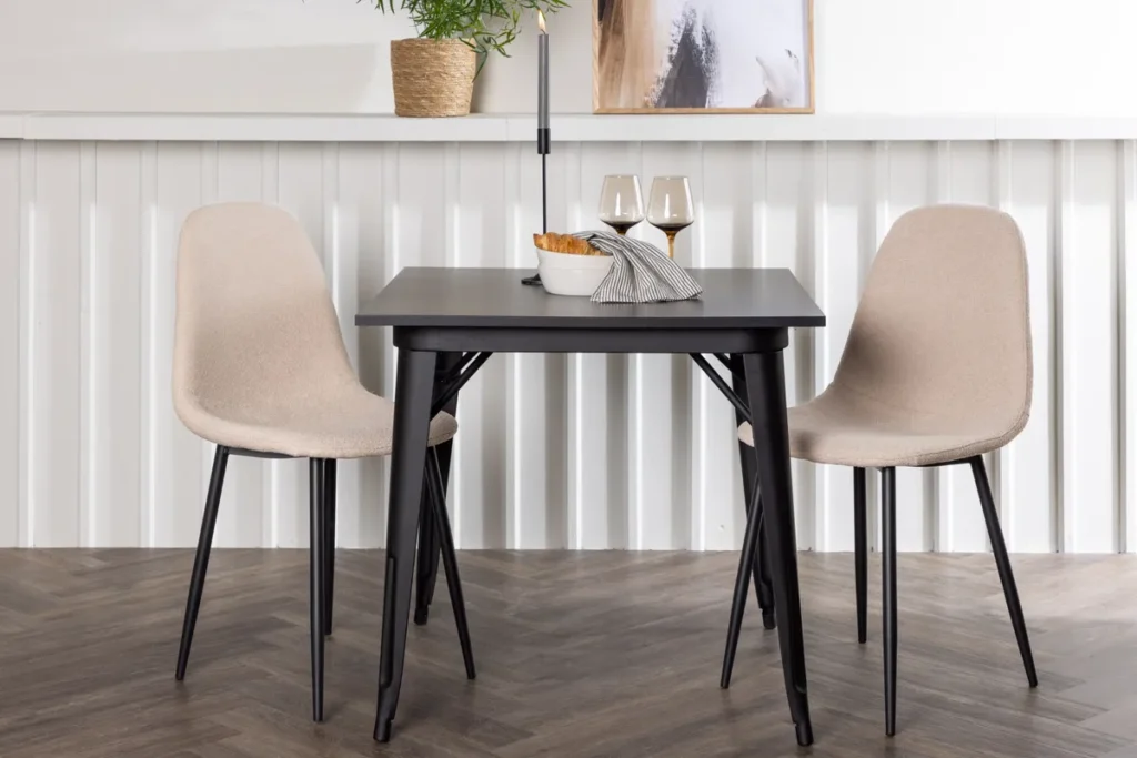 Tempe & Polar Rektangulära Matbord 80 x 80 Black + Matstolar Beige
