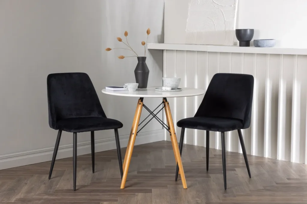 Danburi & Night Runda Matbord ⌀60 White + Matstolar Black